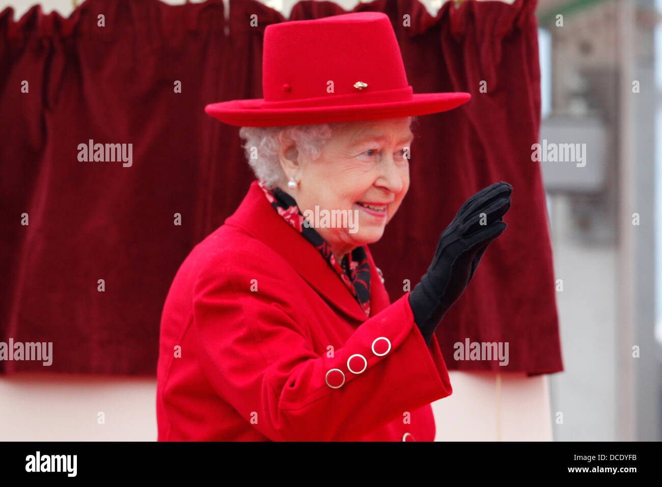 La Grande-Bretagne La reine Elizabeth II lors de la ré-ouverture du Cutty Sark Banque D'Images