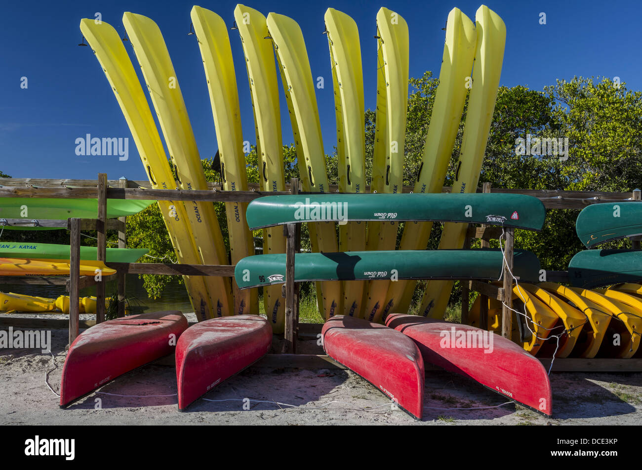 USA, Floride, Saint-Pétersbourg. Canoë Kayak et l'affichage à l location de bateau, Fort De Soto Park. Banque D'Images