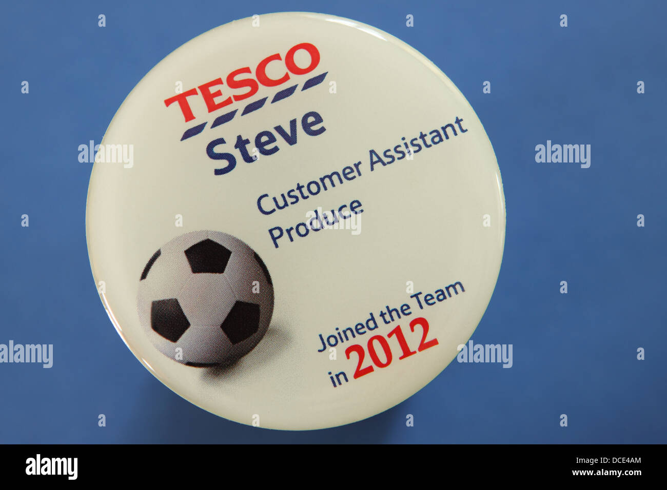 Badge du personnel de l'employé de supermarché Tesco Banque D'Images