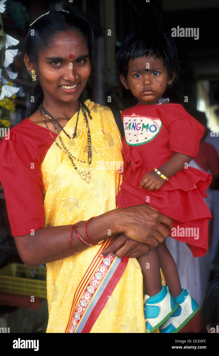 Femme avec enfant, Nadi, Fidji, Vanua Levu Banque D'Images