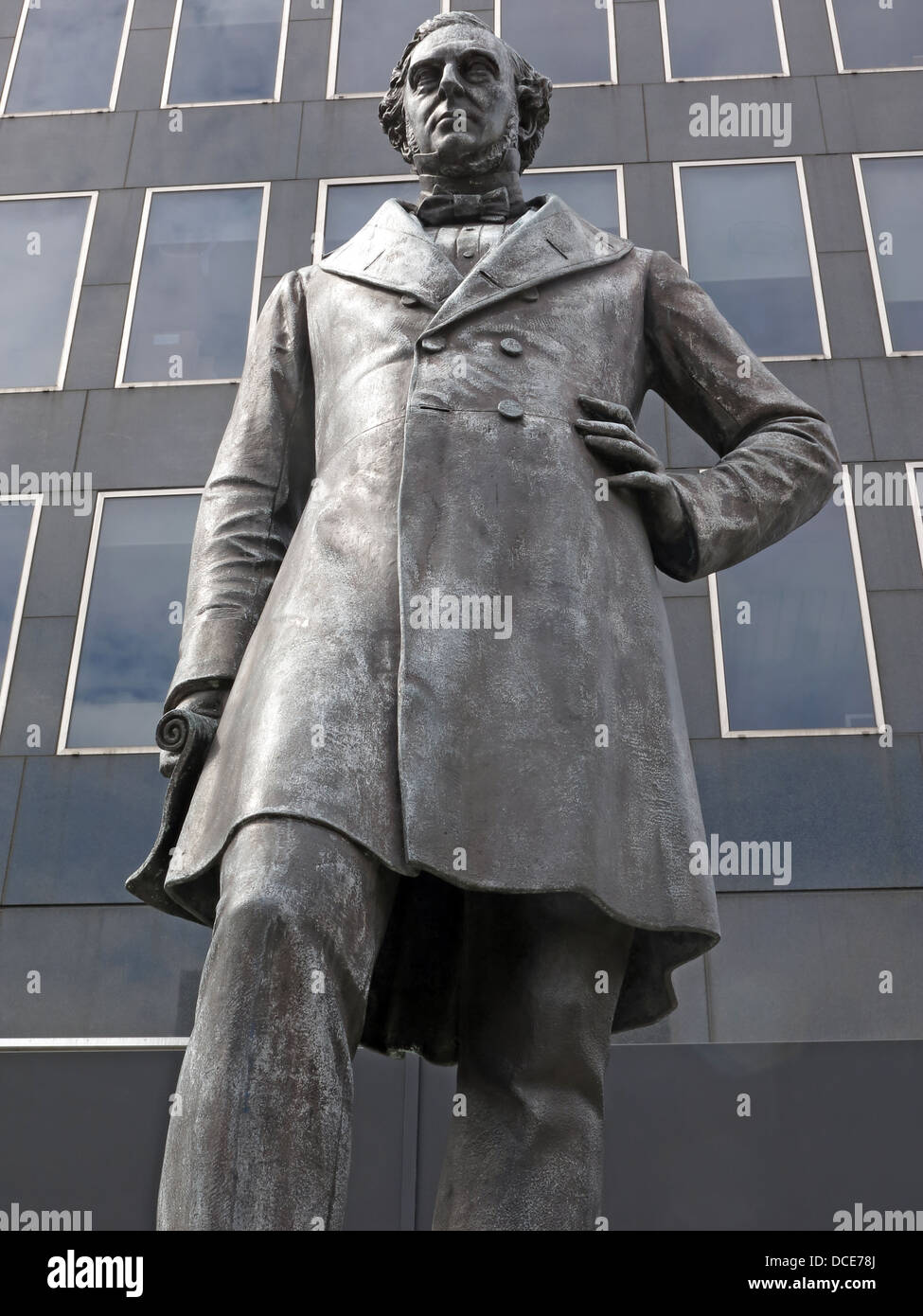 Robert Stephenson statue à l'extérieur de la station Euston Londres, Angleterre Banque D'Images