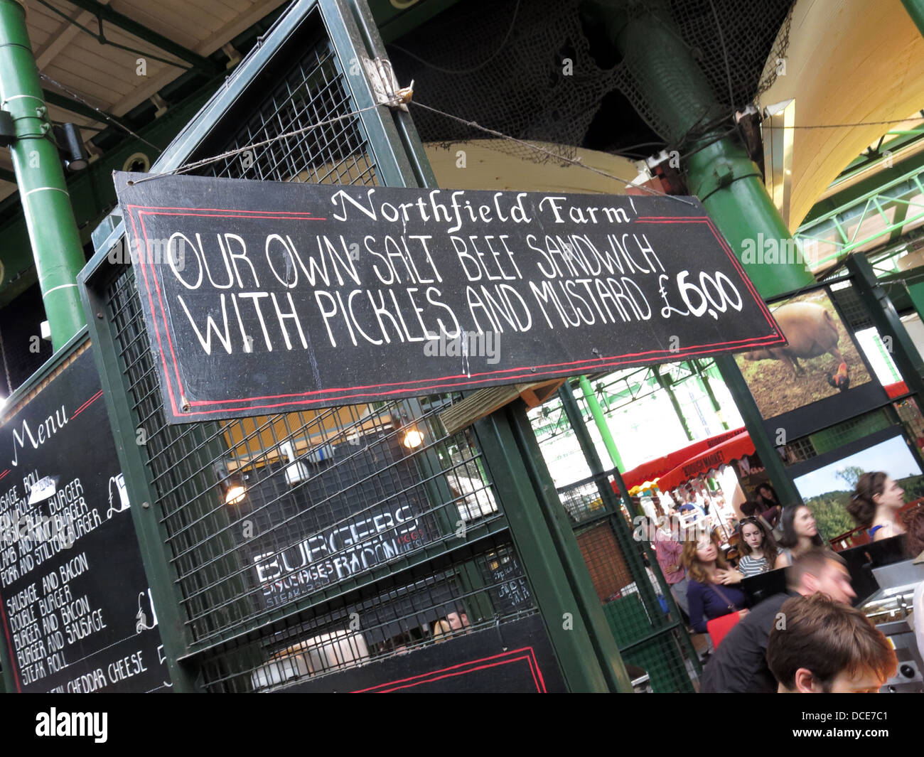 Northfield Farm stall sur Southwark Borough Market , , , Londres , Angleterre . La qualité de la publicité des sandwichs de bœuf sel Banque D'Images