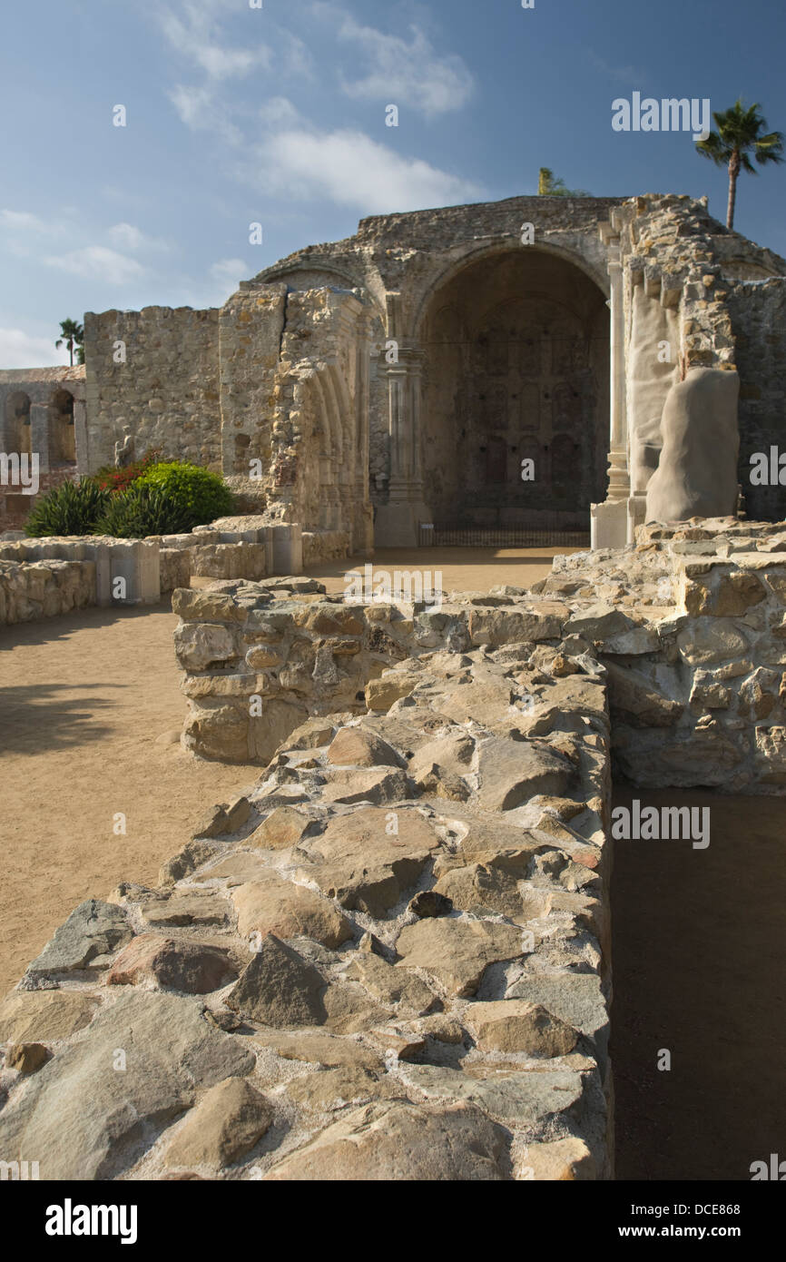 La ruine du mur de l'ÉGLISE EN PIERRE GRANDE MISSION SAN JUAN CAPISTRANO ORANGE COUNTY CALIFORNIA USA Banque D'Images