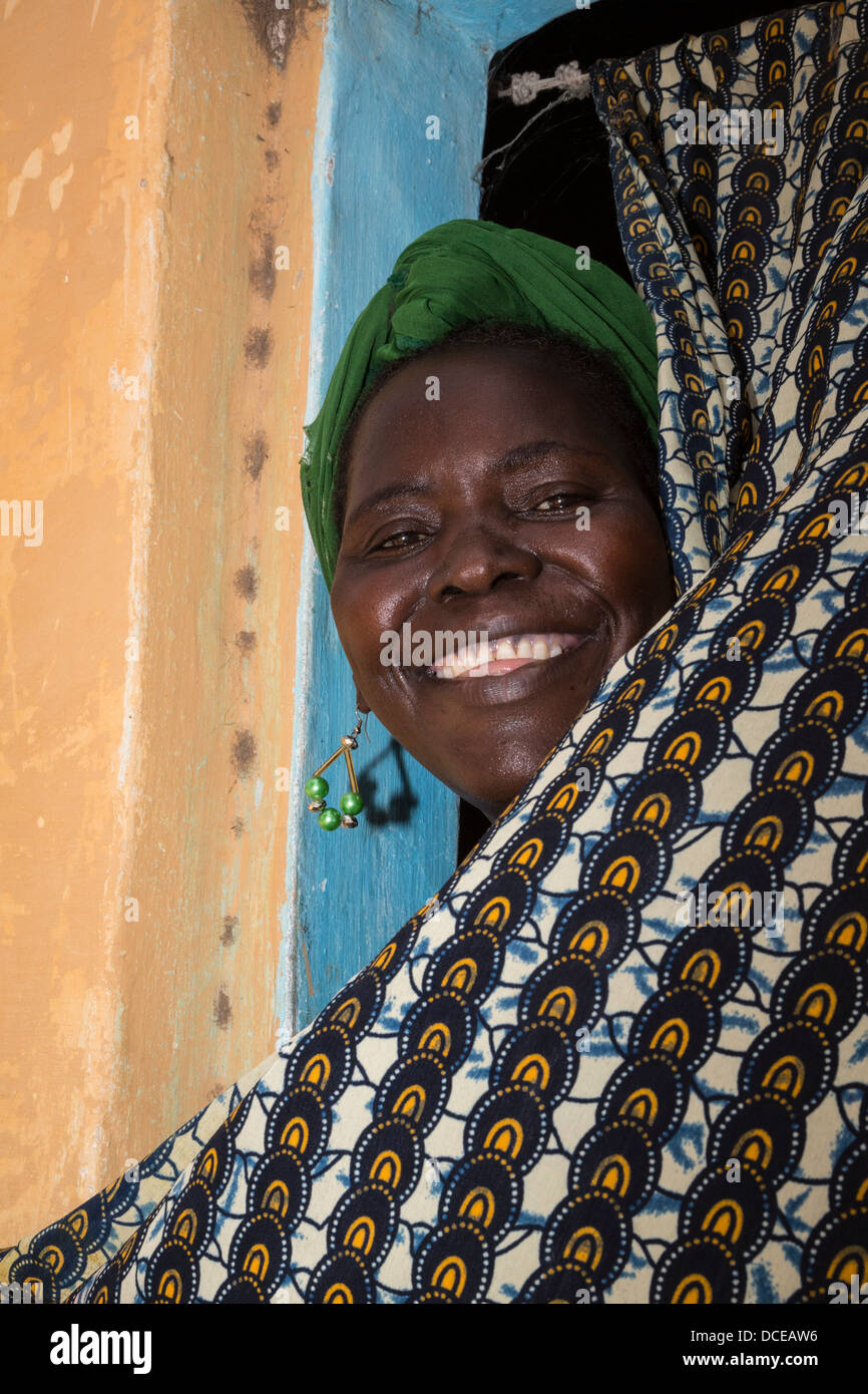 Smiling Sérère, Nixo femme sénégalaise, village près de Sokone, au Sénégal Banque D'Images