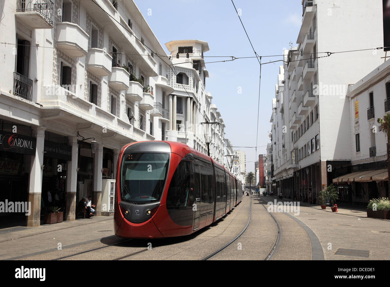 Tramway moderne dans la ville de Casablanca, Maroc Banque D'Images