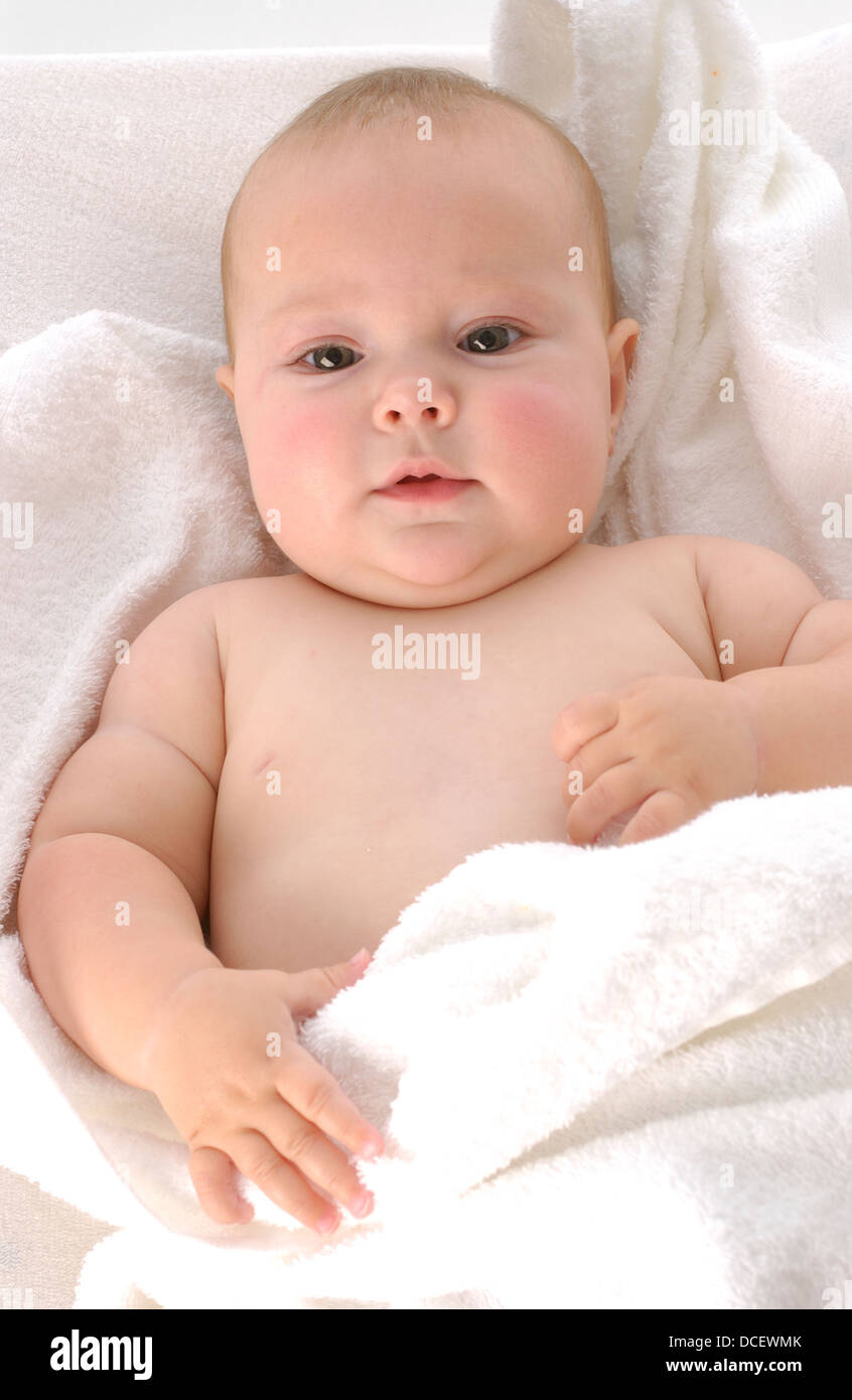 Baby Girl wrapped in a towel Banque D'Images