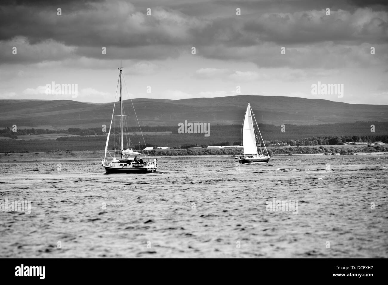 Bateaux à voile sous un ciel d'orage Banque D'Images