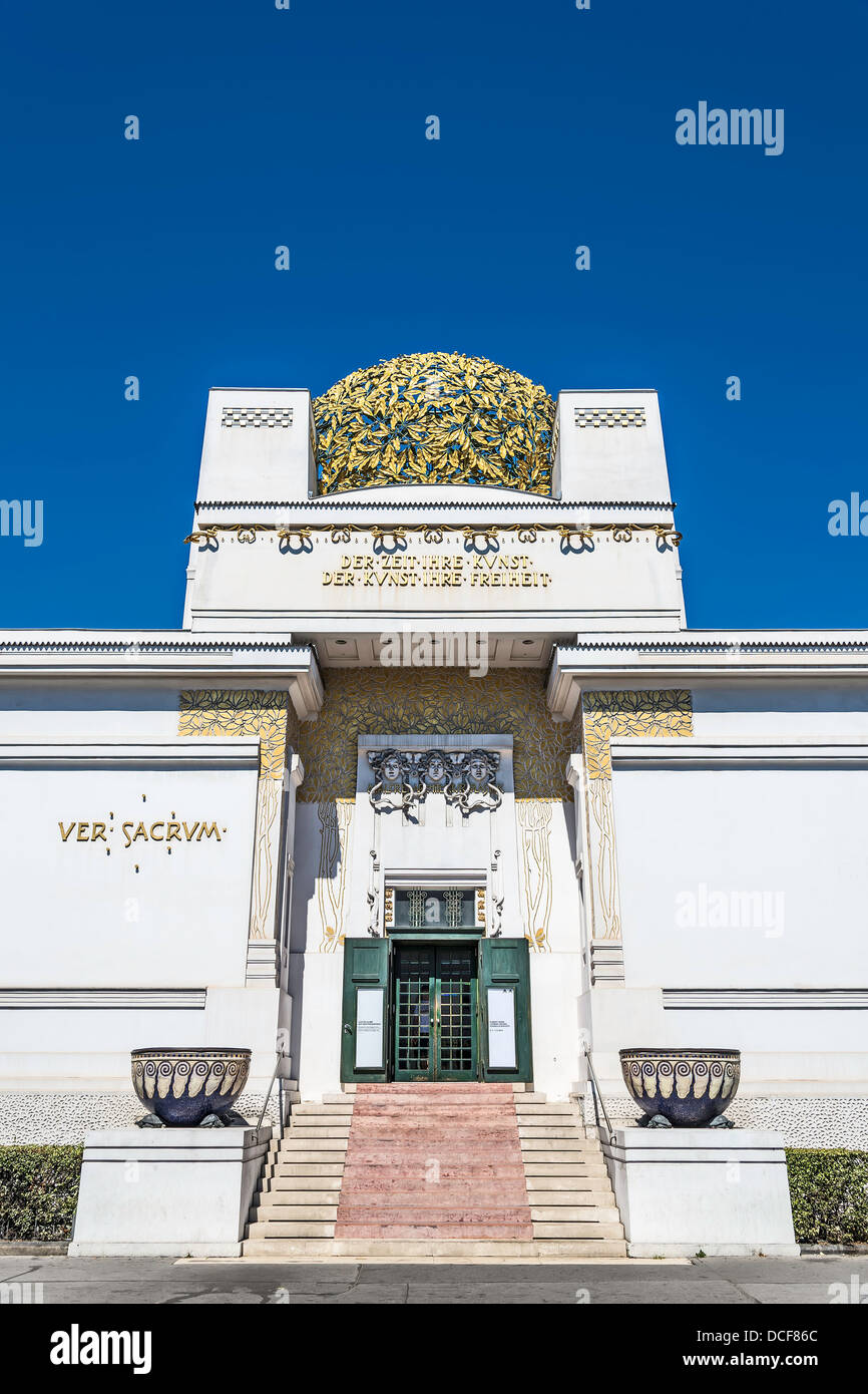 La sécession, l'attraction à Vienne, Autriche, le ciel bleu Banque D'Images