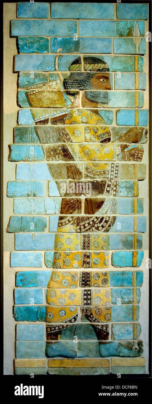 Lanciers, détail de la frise des archers du palais de Darius à Suse. Banque D'Images