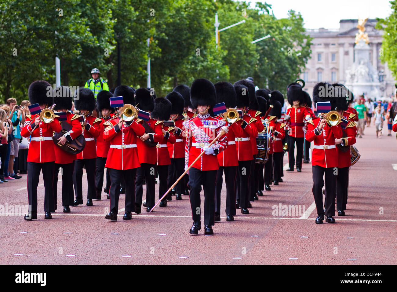 Garde mars à St James's Palace après la cérémonie de la relève de la