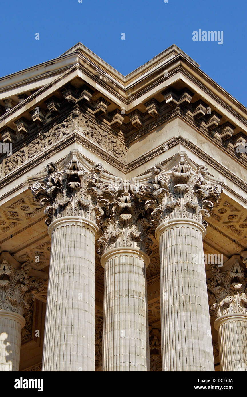 Colonnes et chapiteaux néo classique du Panthéon de Paris Banque D'Images