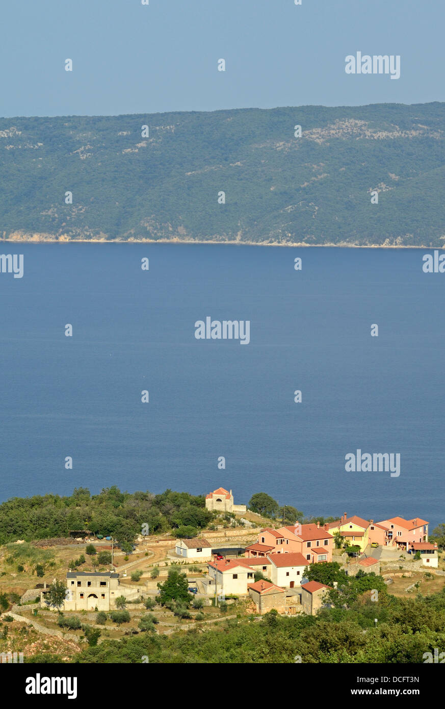 Mer Vue aérienne de nouveau village touristique près de Brestova Istrie Croatie Banque D'Images