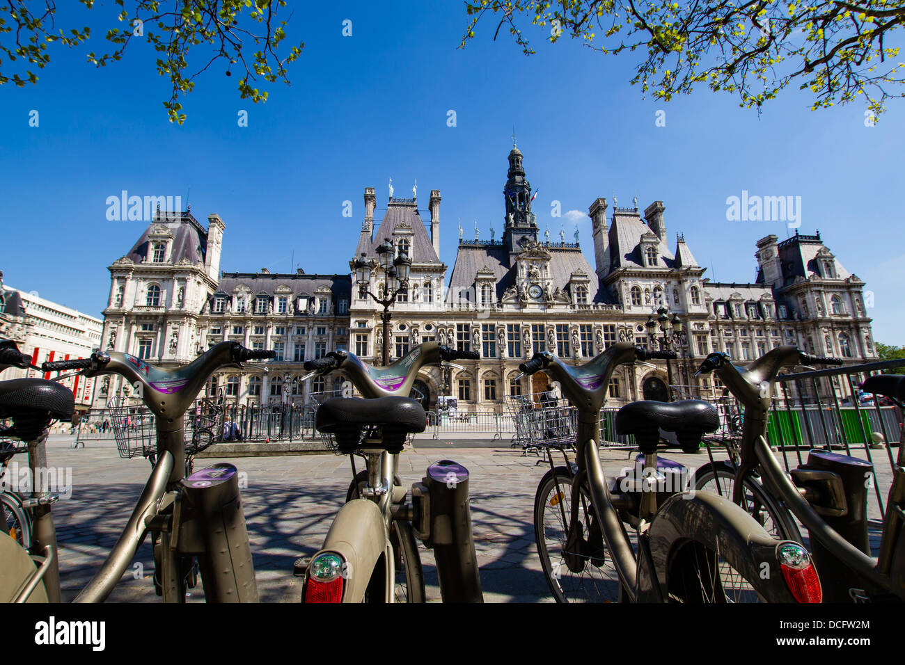 Gratuitement des vélos Velib' en face de l'Hôtel de Ville à Paris, France Banque D'Images