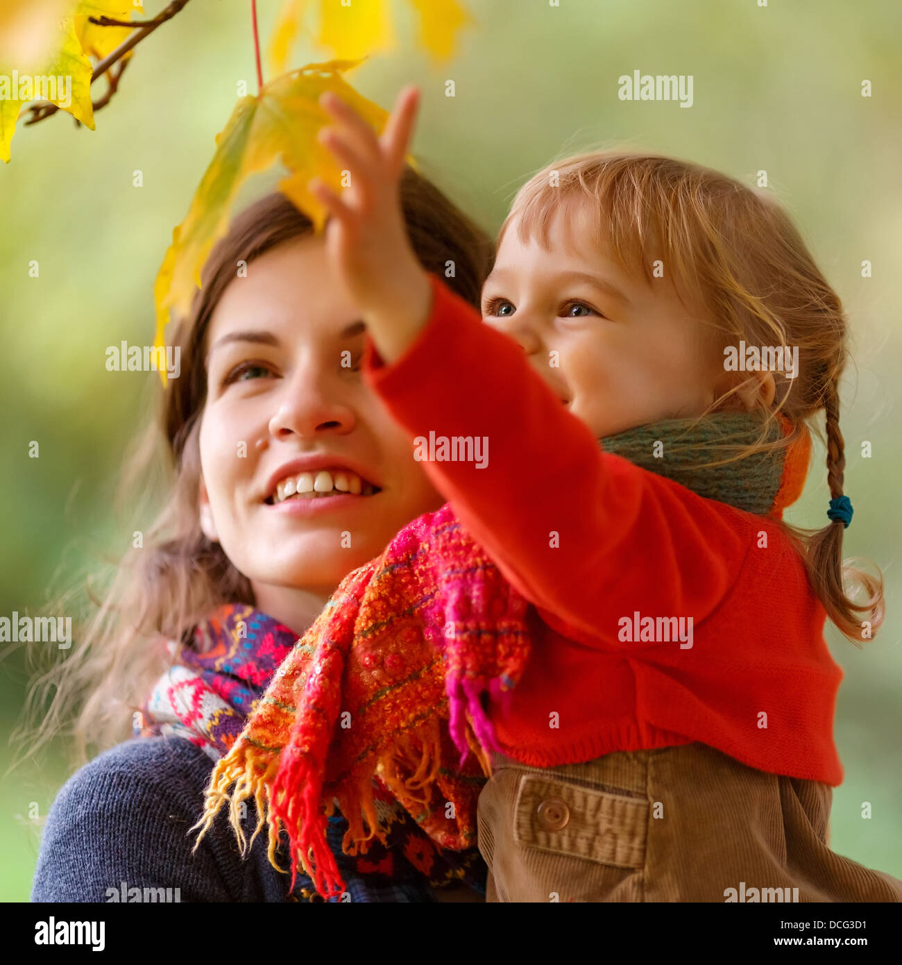 Mère et fille dans le parc Banque D'Images