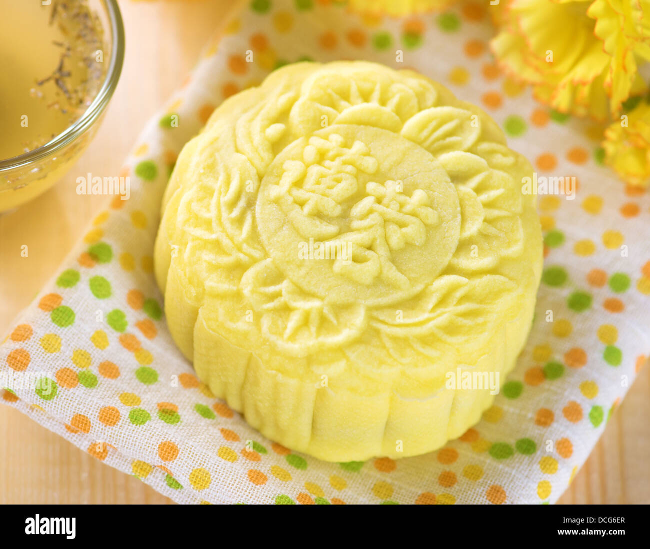 Chinois Traditionnel Festival De Mi Automne Enneige Aliments Gateaux De Peau Les Mots En Chinois Sur Le Gateaux De Pate De Lotus Signifie Pas D Un Logo Ou D Une Marque Photo Stock Alamy