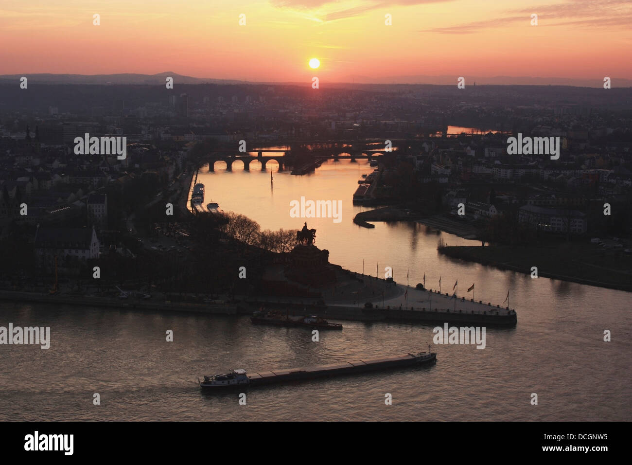 Coucher de soleil sur le Rhin, Coblence, Rheinland-Pfalz, Allemagne Banque D'Images