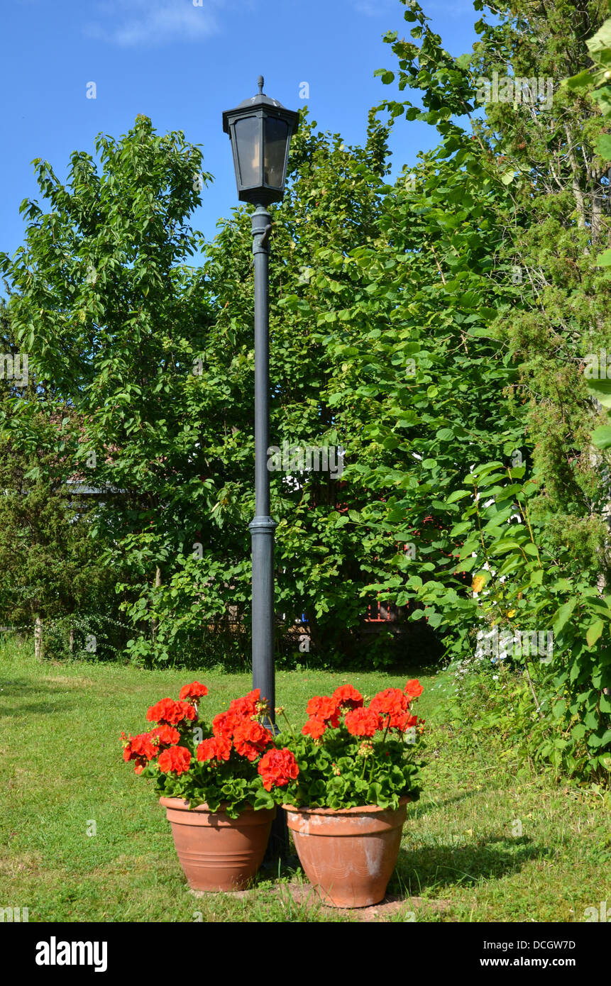 Jardin pot de fleurs Banque de photographies et d’images à haute ...
