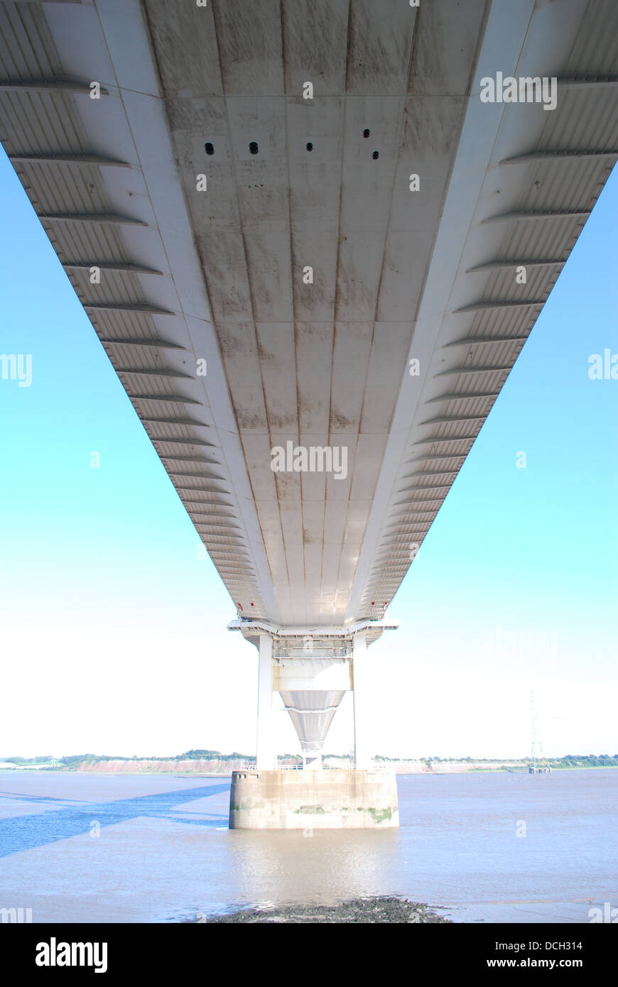 Severn Bridge original vu de directement sous Banque D'Images