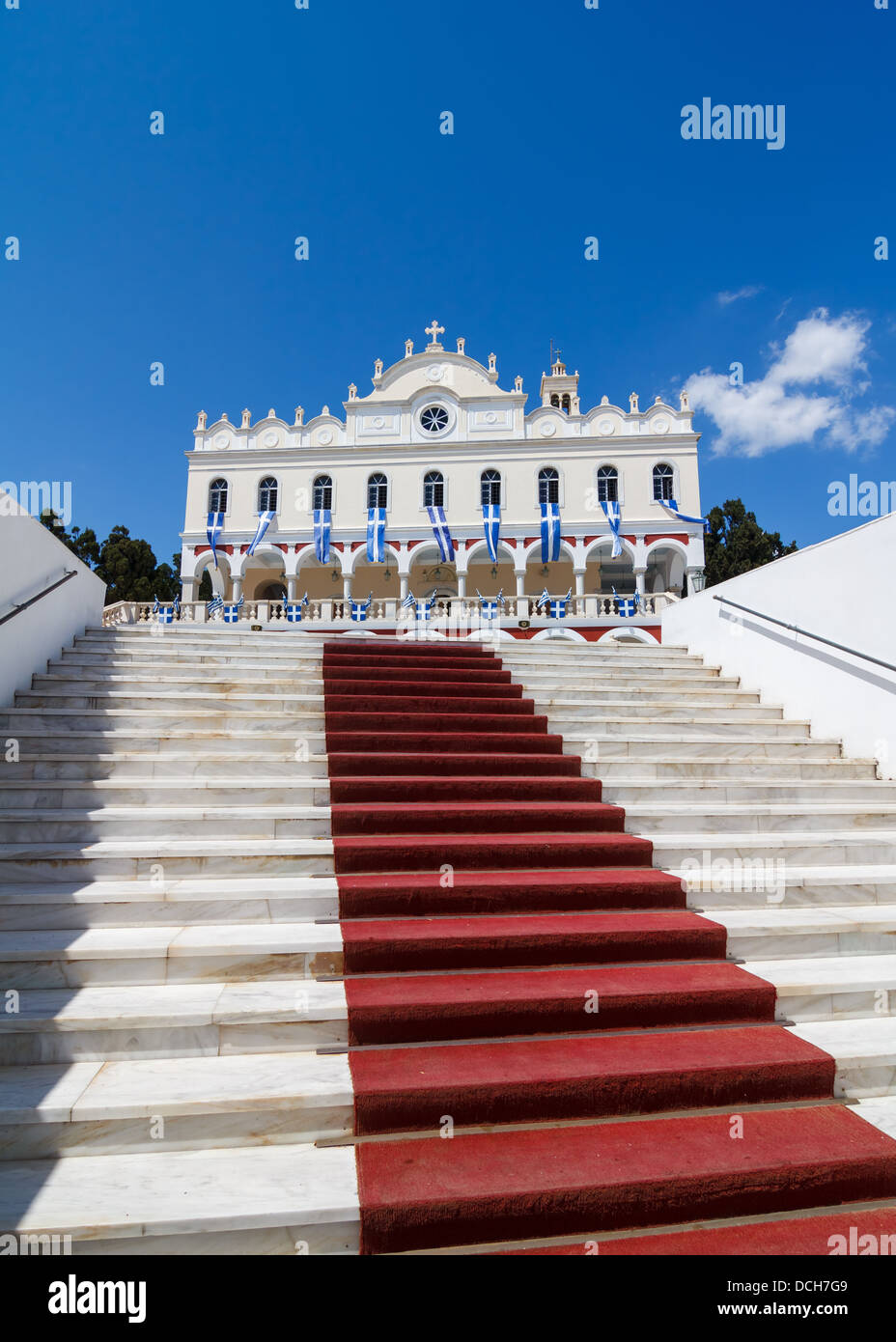 L'île de Tinos, Grèce. L'église de la Vierge Marie contre le ciel bleu Banque D'Images