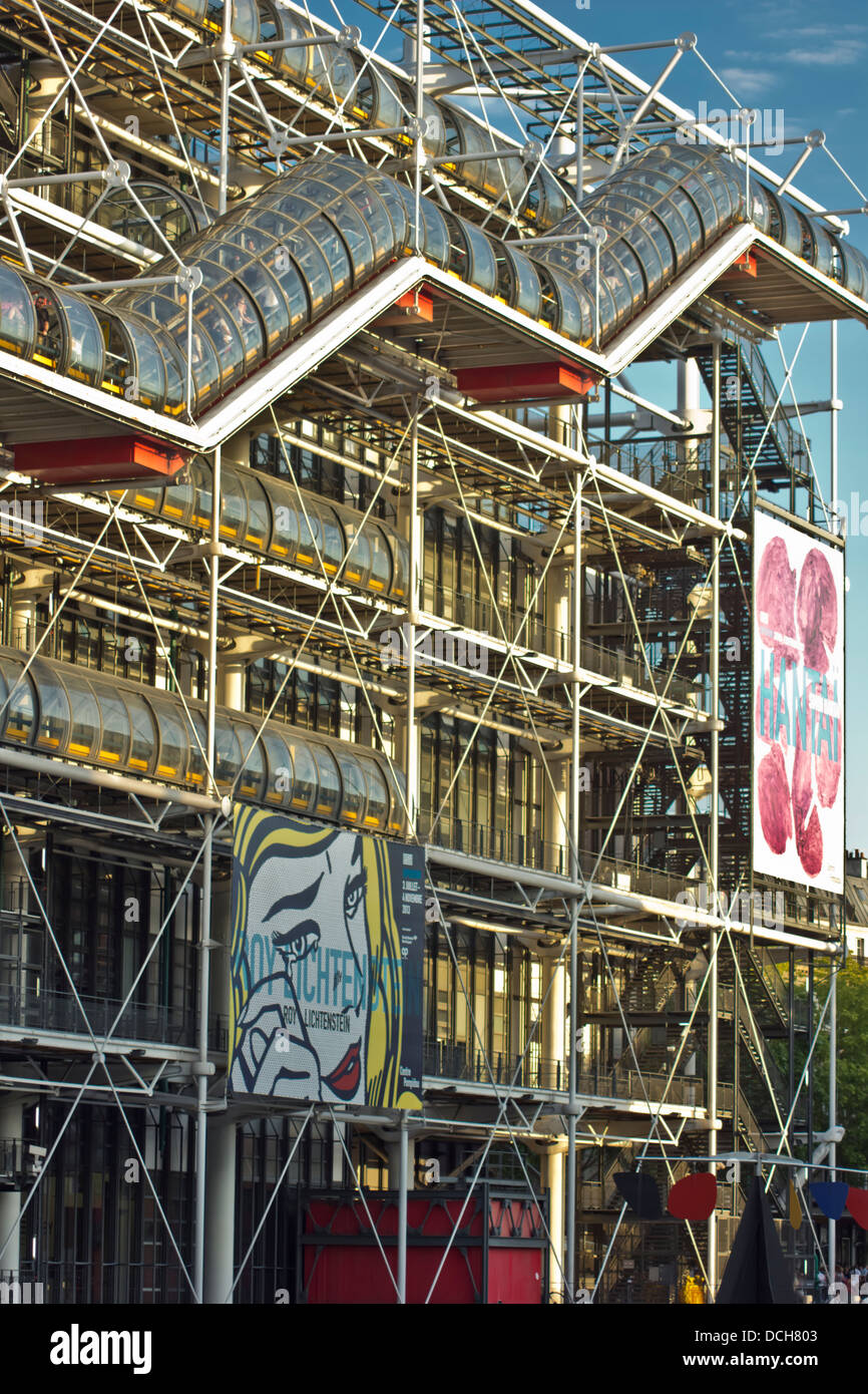 Vue de côté du 'centre' George Pompidou à Paris Banque D'Images