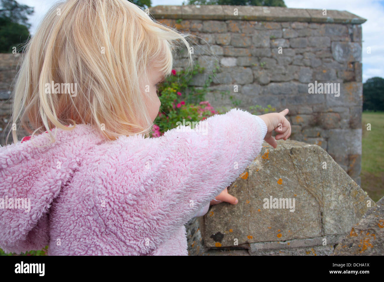 Tourisme uk, enfants bienvenus visiter château enfant heureux Banque D'Images