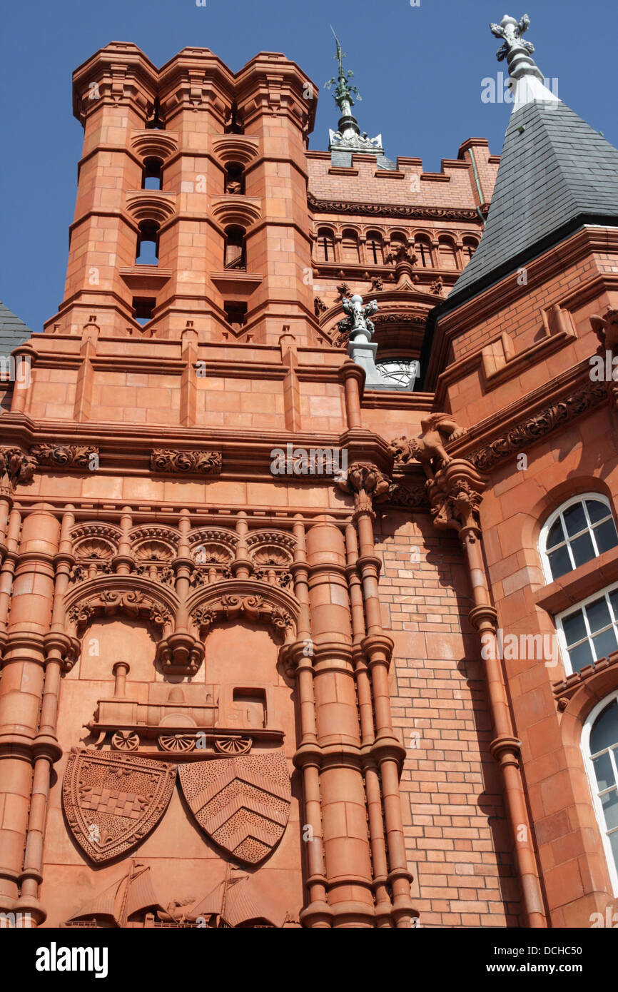 Pierhead bâtiment dans la baie de Cardiff pays de Galles Royaume-Uni montrant des détails dans l'architecture décorative en briques en terre cuite, bâtiment de repère local Banque D'Images