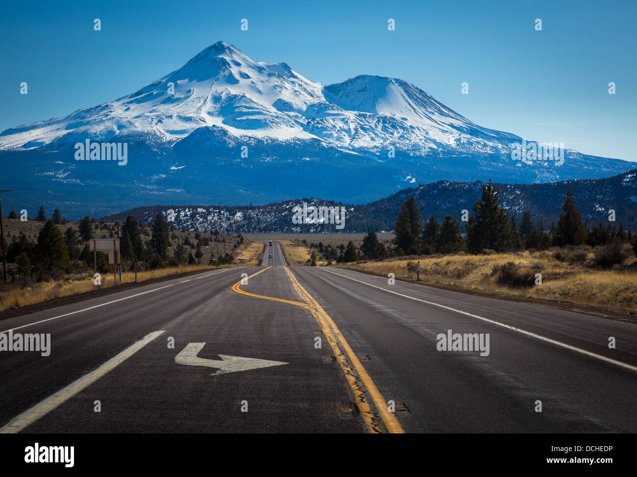 Le mont Shasta est située à l'extrémité sud de la chaîne des Cascades dans le comté de Siskiyou, Californie Banque D'Images