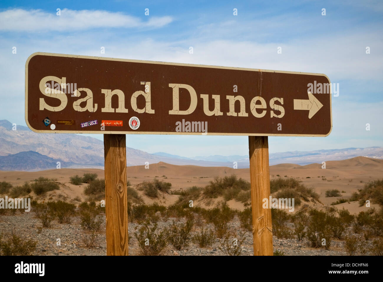 Panneau indiquant la route aux dunes de sable à Mesquite Flat, Death Valley National Park, Californie Banque D'Images