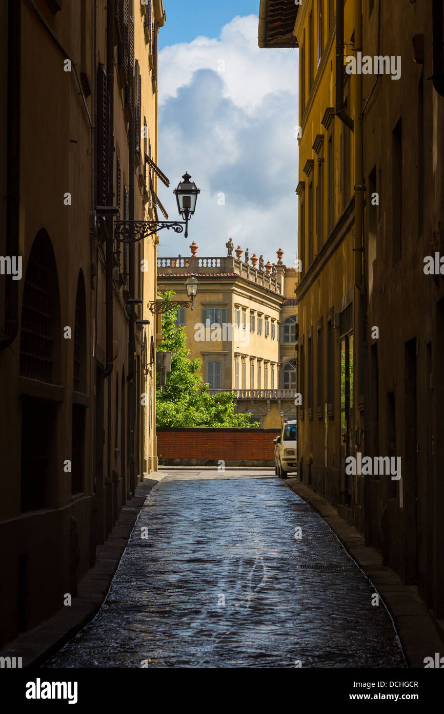 Scène de rue dans le centre de Florence (Firenze) Italien : la région Toscane en Italie Banque D'Images