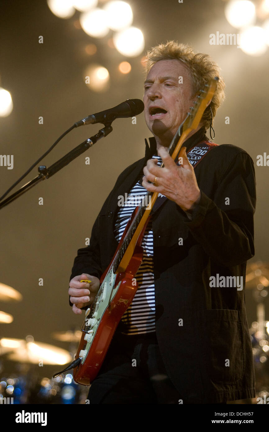 Le guitariste Andy Summers de la police effectuée en concert à la John Paul Jones Arena à Charlottesville, VA le 6 novembre 2007. Banque D'Images