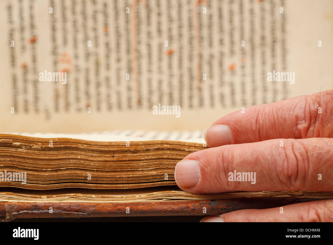 Un vieux manuscrit de livres anciens incunables bible incunabulum imprimer  impression bloc Cover en cuir imprimé peau de chèvre hyde masquer Photo  Stock - Alamy
