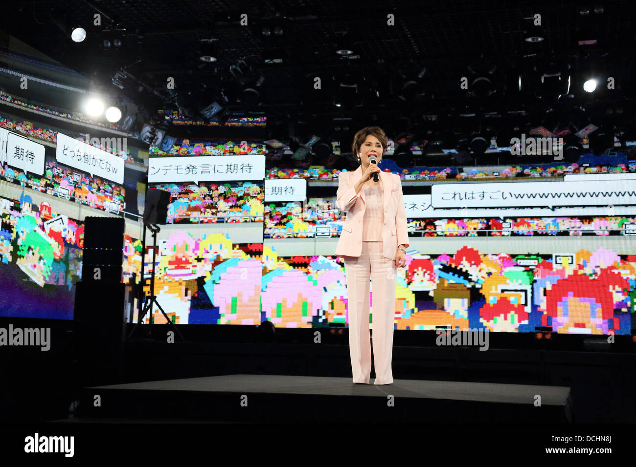 Tokyo, Japon - 15 août 2013 : Dewi Sukarno, une femme japonaise, mondain et épouse du premier président de l'Indonésie, a fait un discours pour le 68e anniversaire de la fin de la Seconde Guerre mondiale le service de streaming vidéo en ligne-Nico Nico Douga le 15 août 2013. © Motoo Naka/AFLO/Alamy Live News Banque D'Images