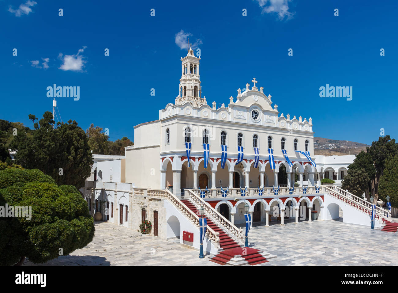 L'île de Tinos, Grèce. L'église de la Vierge Marie contre le ciel bleu Banque D'Images