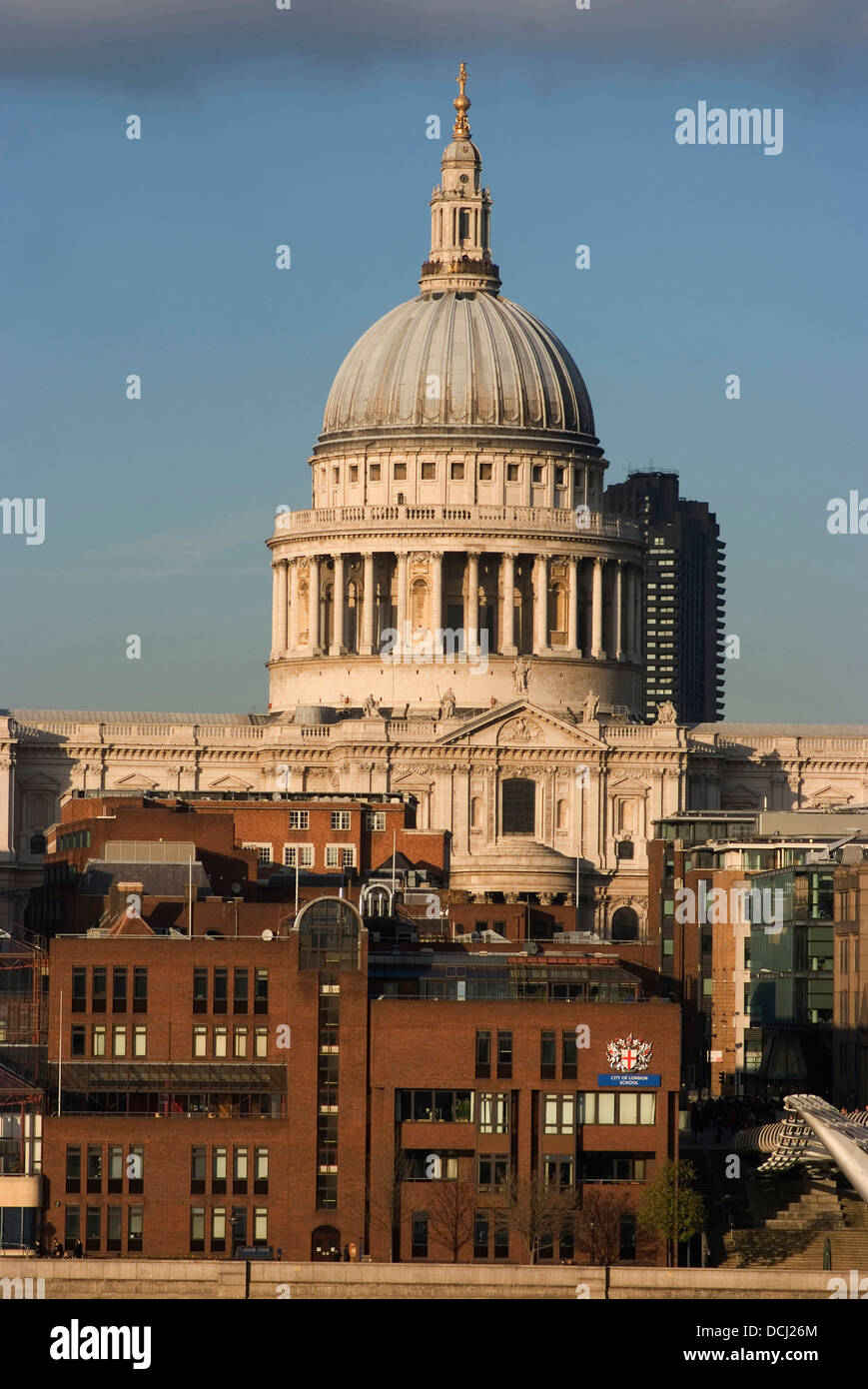 Une vue de la Cathédrale St Paul de South Bank, Londres SE1, Angleterre Banque D'Images