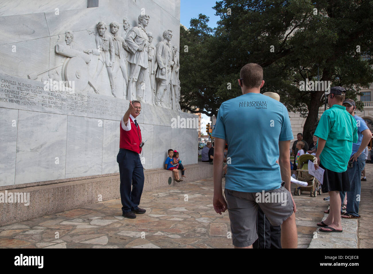 Un guide pour les touristes sur les pourparlers de l'Alamo Banque D'Images