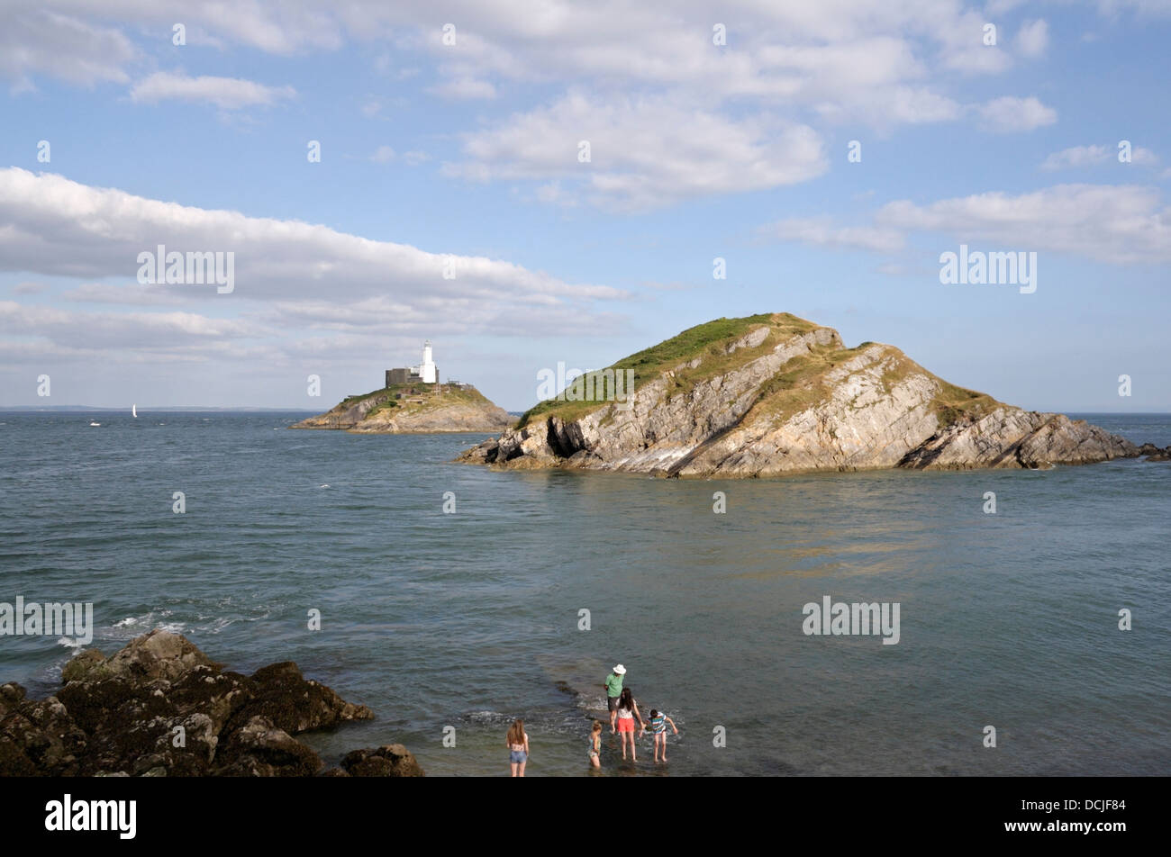 Phare de Mumbles Head pris de la jetée, Swansea Bay Wales UK, côte galloise côte britannique Banque D'Images
