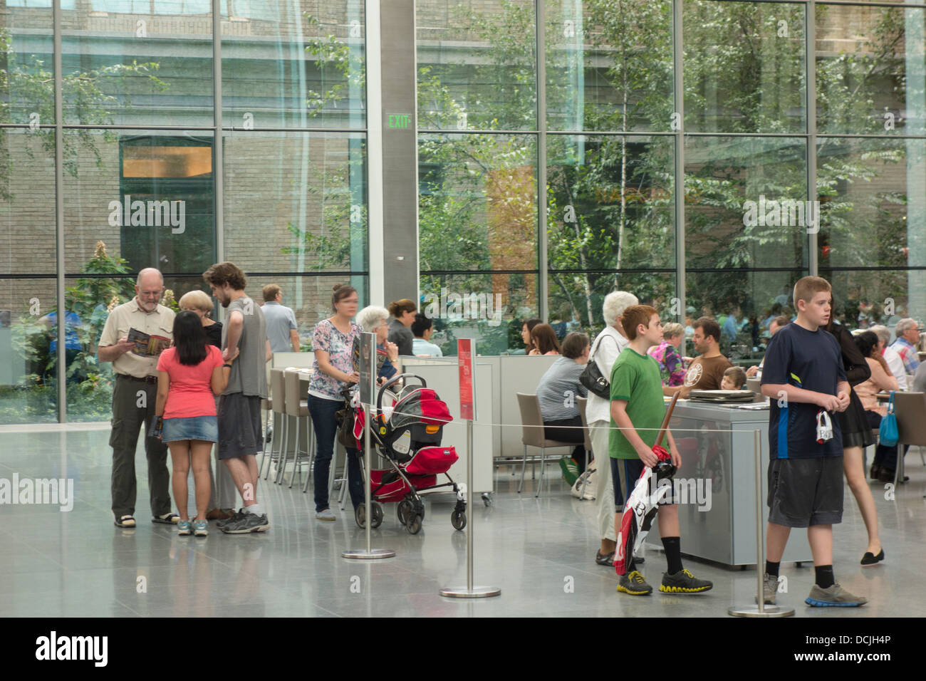 La réflexion de la cour du Musée des beaux-arts de Boston Banque D'Images