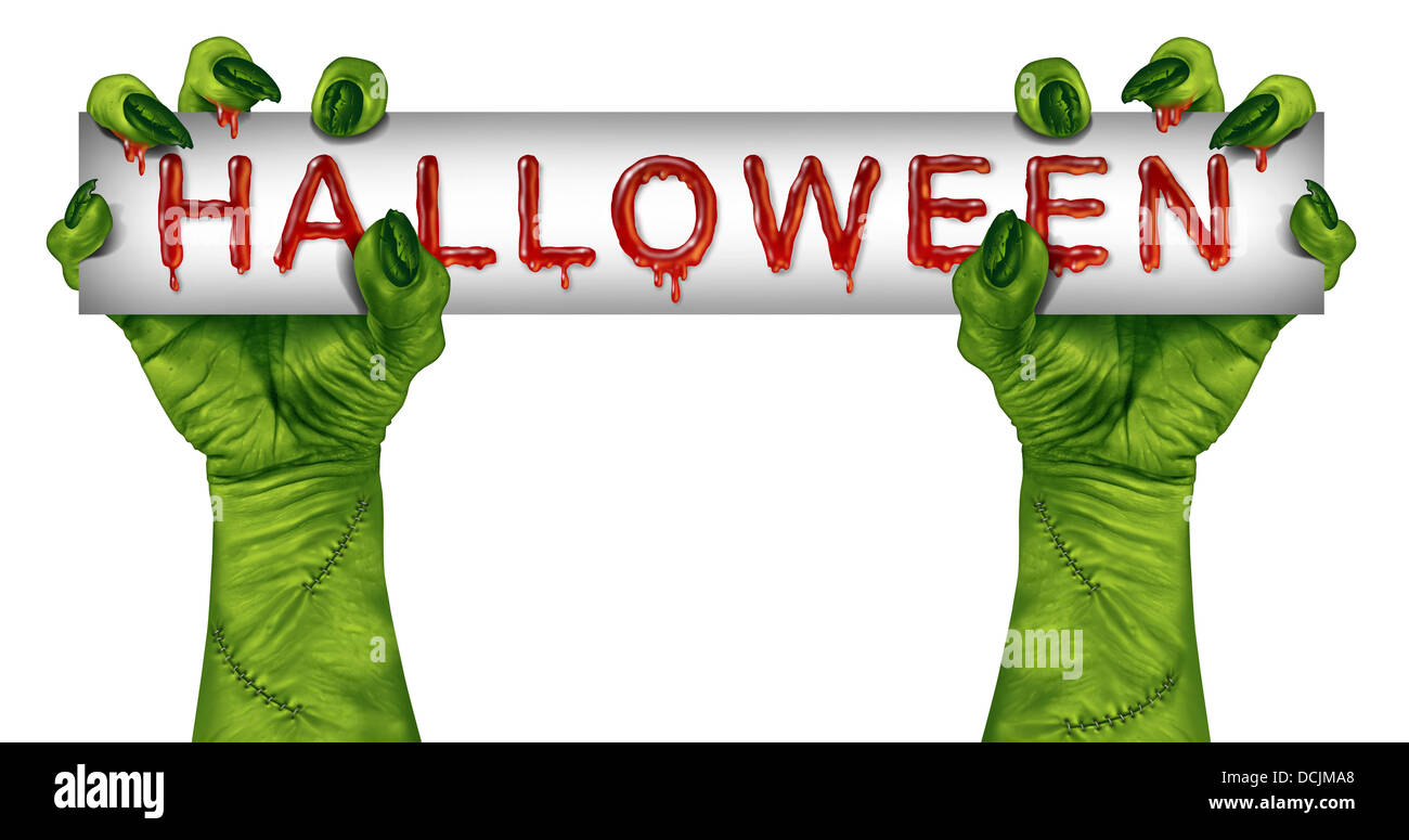 Zombie Halloween monstre vert signe avec les mains dégoulinant de sang avec un panneau carte comme une poule ou effrayant symbole avec les doigts et de créature ridée stitches isolé sur un fond blanc. Banque D'Images