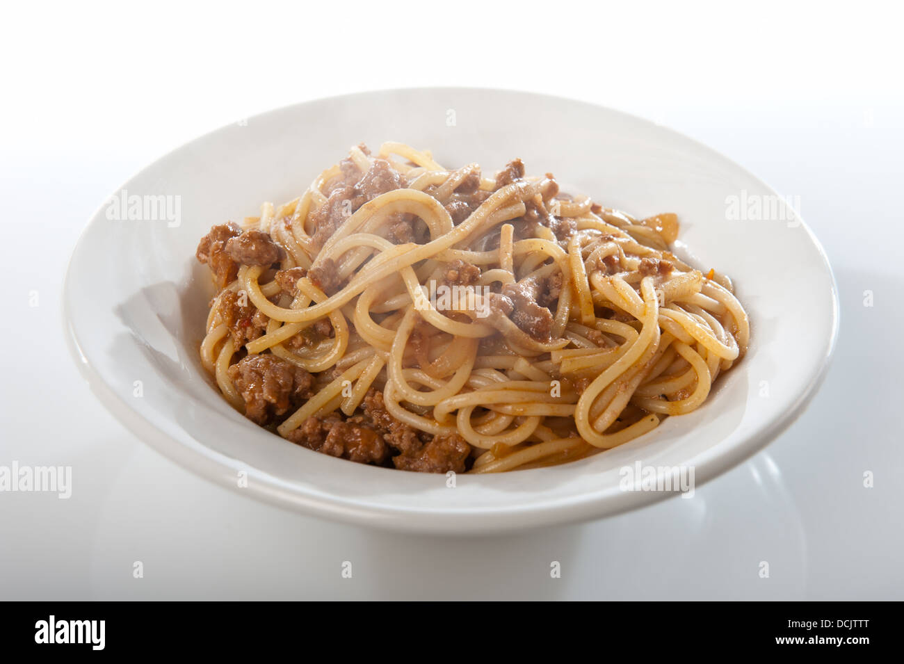 Une seule portion de spaghettis à la bolognaise. Banque D'Images