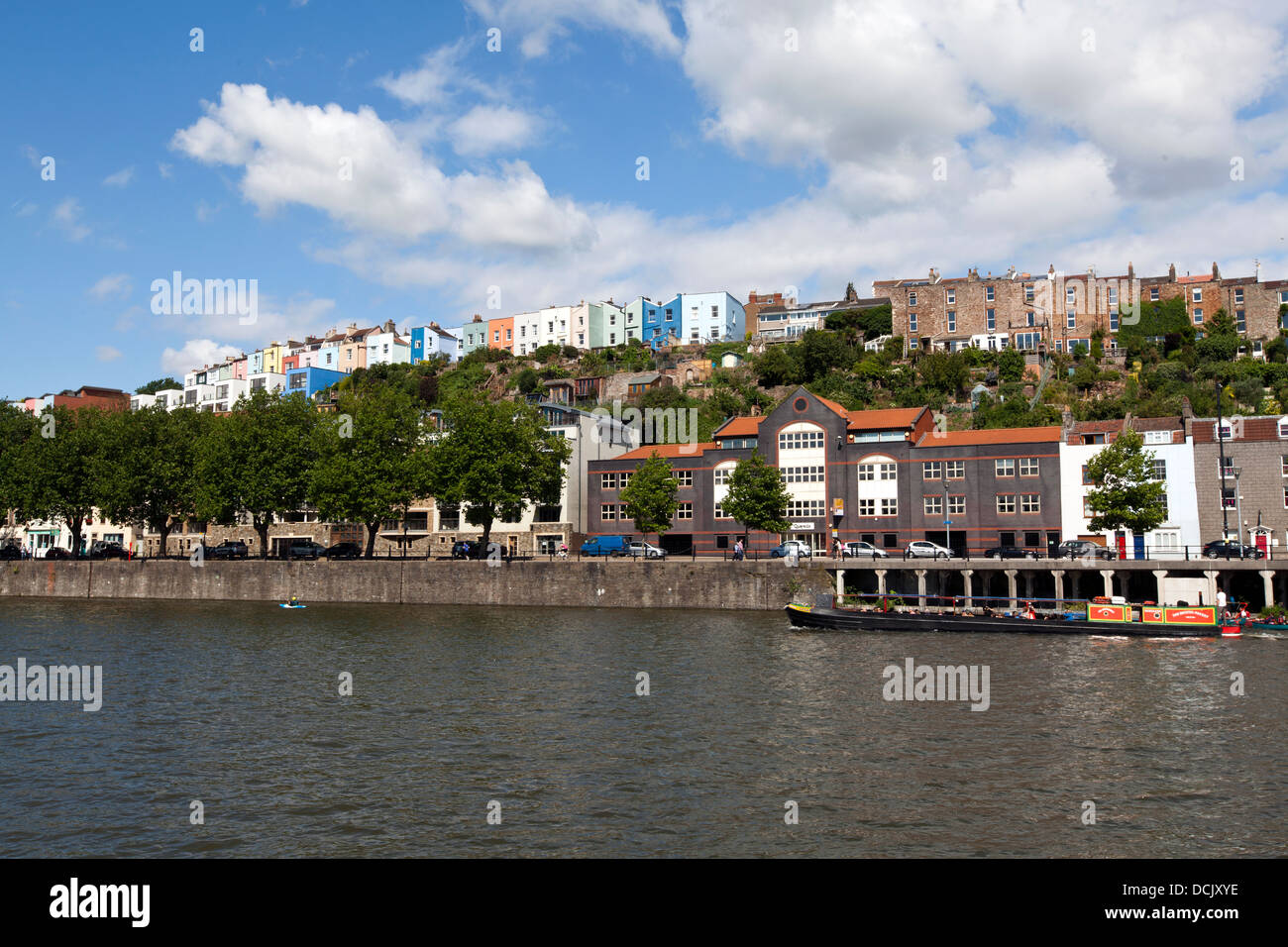 Vue sur le bassin de Cumberland, de condensats chauds et Clifton à partir du pont du navire Musée Zoologique. Bristol, Angleterre, Royaume-Uni. Banque D'Images