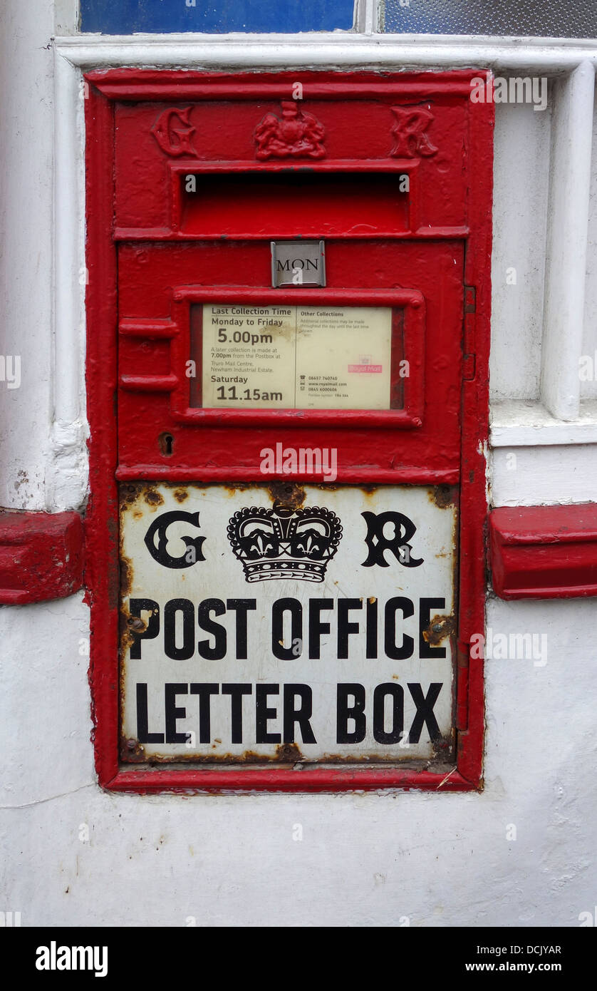 Un vieux bureau de poste post box Banque D'Images