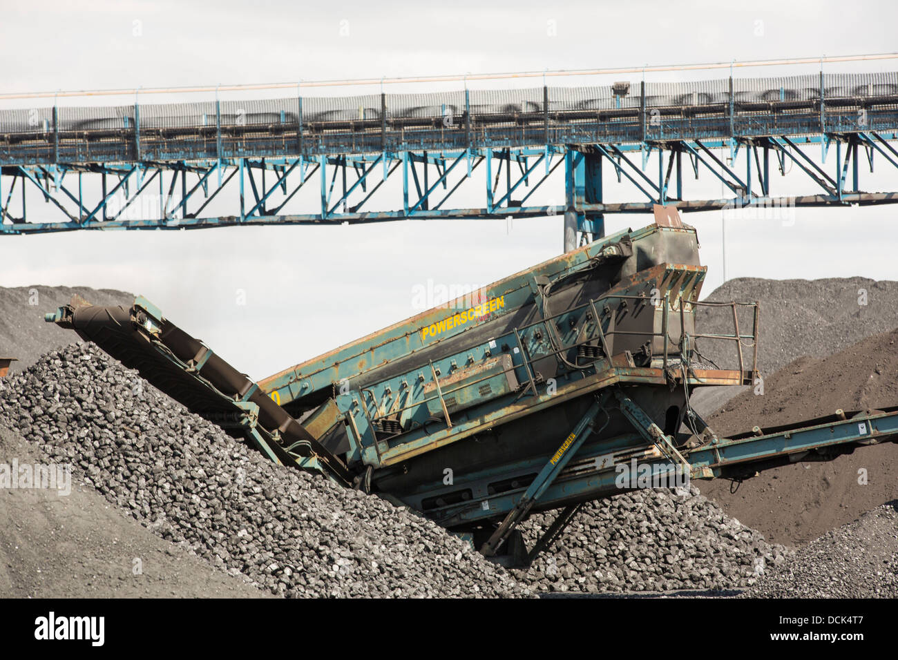 Le charbon sur les quais à Hull, sur l'estuaire de la Humber, Yorkshire, UK. Banque D'Images