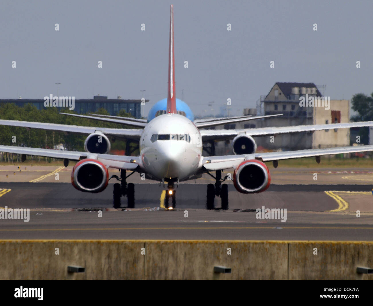 Le Boeing 737-86J(WL) de TC-TJH Corendon Airlines est capturé au sol à un aéroport le 14 juillet 2013. Cet avion, qui fait partie de la flotte de Corendon Airlines, est un Boeing 737 utilisé pour les vols commerciaux en Europe. Banque D'Images