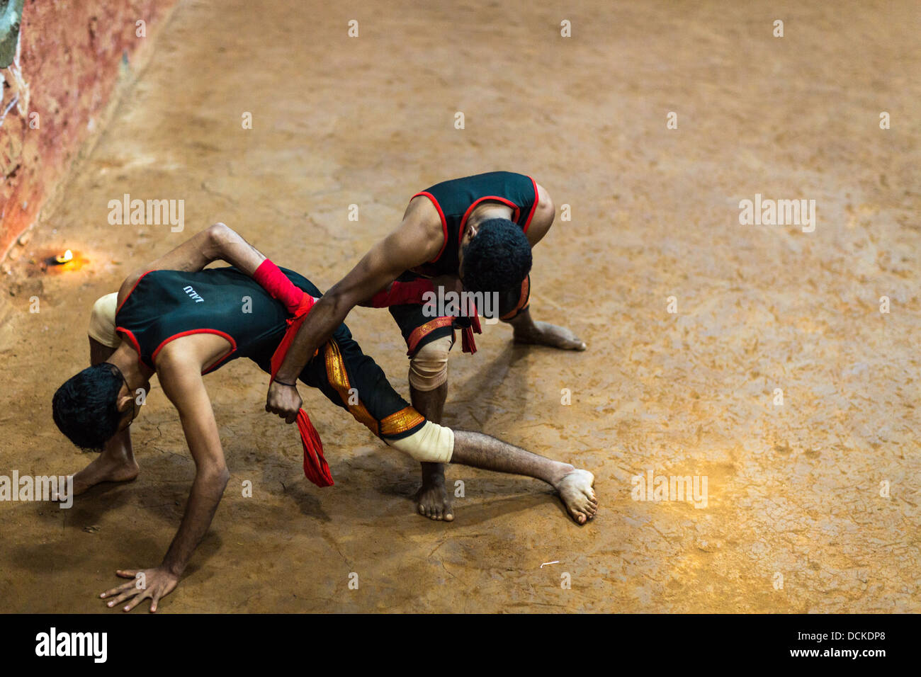 Arts Martiaux traditionnels indien Kalaripayattu Banque D'Images