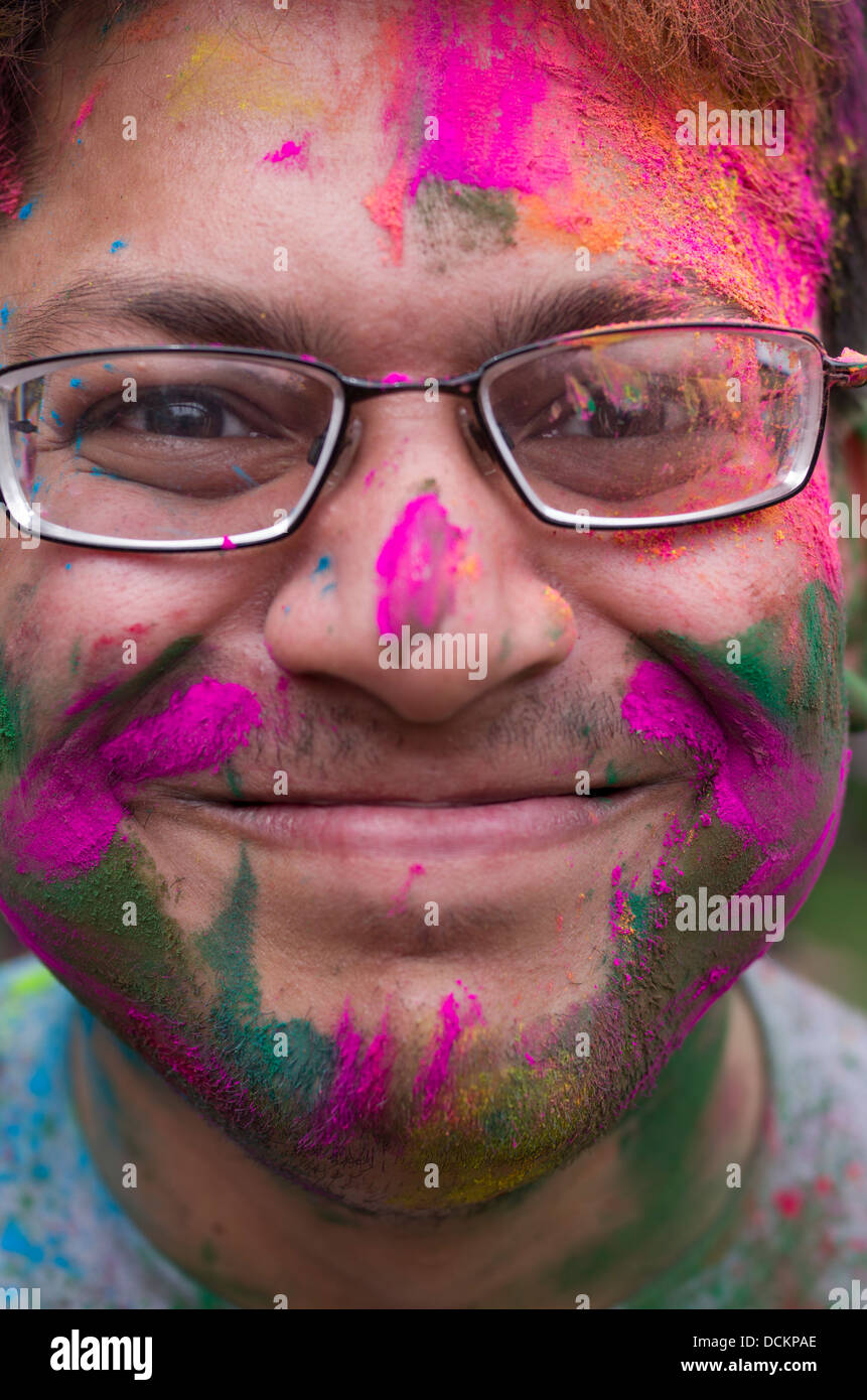 Célébrer Holi, Festival des couleurs, une fête hindoue de printemps - Jaipur, Rajasthan, Inde Banque D'Images