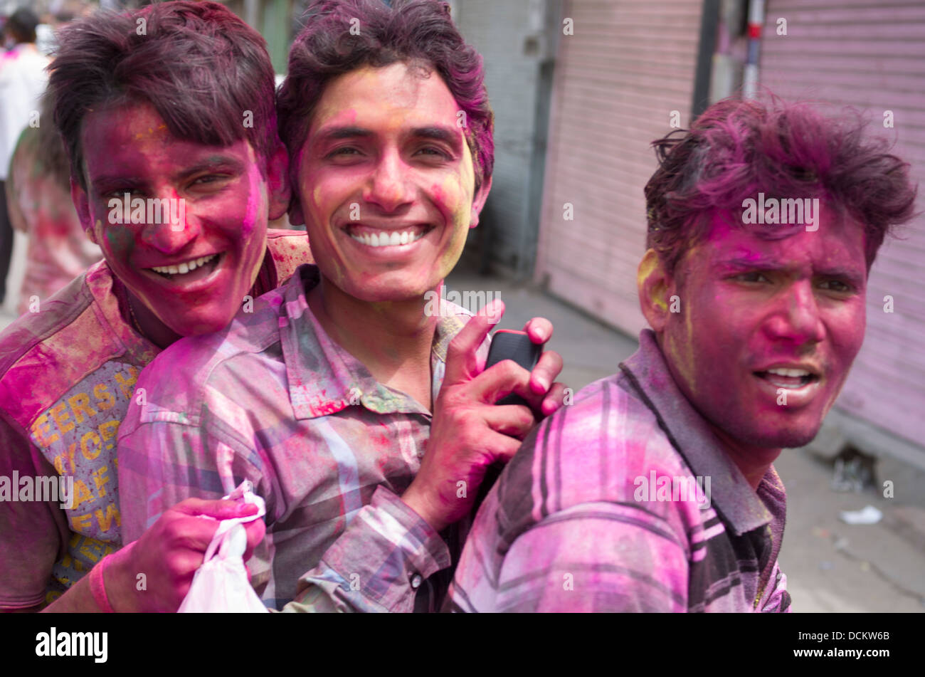 Célébrer Holi, Festival des couleurs, une fête hindoue de printemps - Jaipur, Rajasthan, Inde Banque D'Images