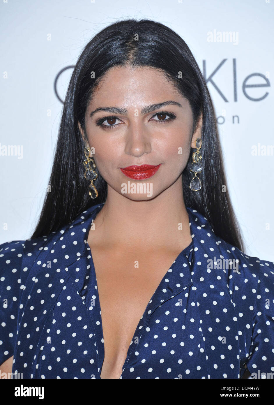 Camila Alves ELLE's 18th Annual Women in Hollywood Tribute - Tapis rouge à l'hôtel Four Seasons Los Angeles, Californie - 17.10.11 Banque D'Images