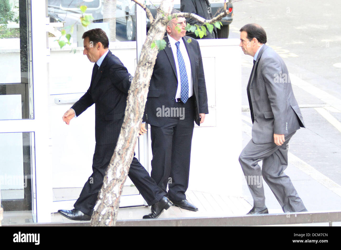 Nicolas Sarkozy en arrivant à la "Clinique de la Muette à Paris, où Carla Bruni - Sarkozy est censé avoir son bébé. Paris, France - 19.10.11 Banque D'Images