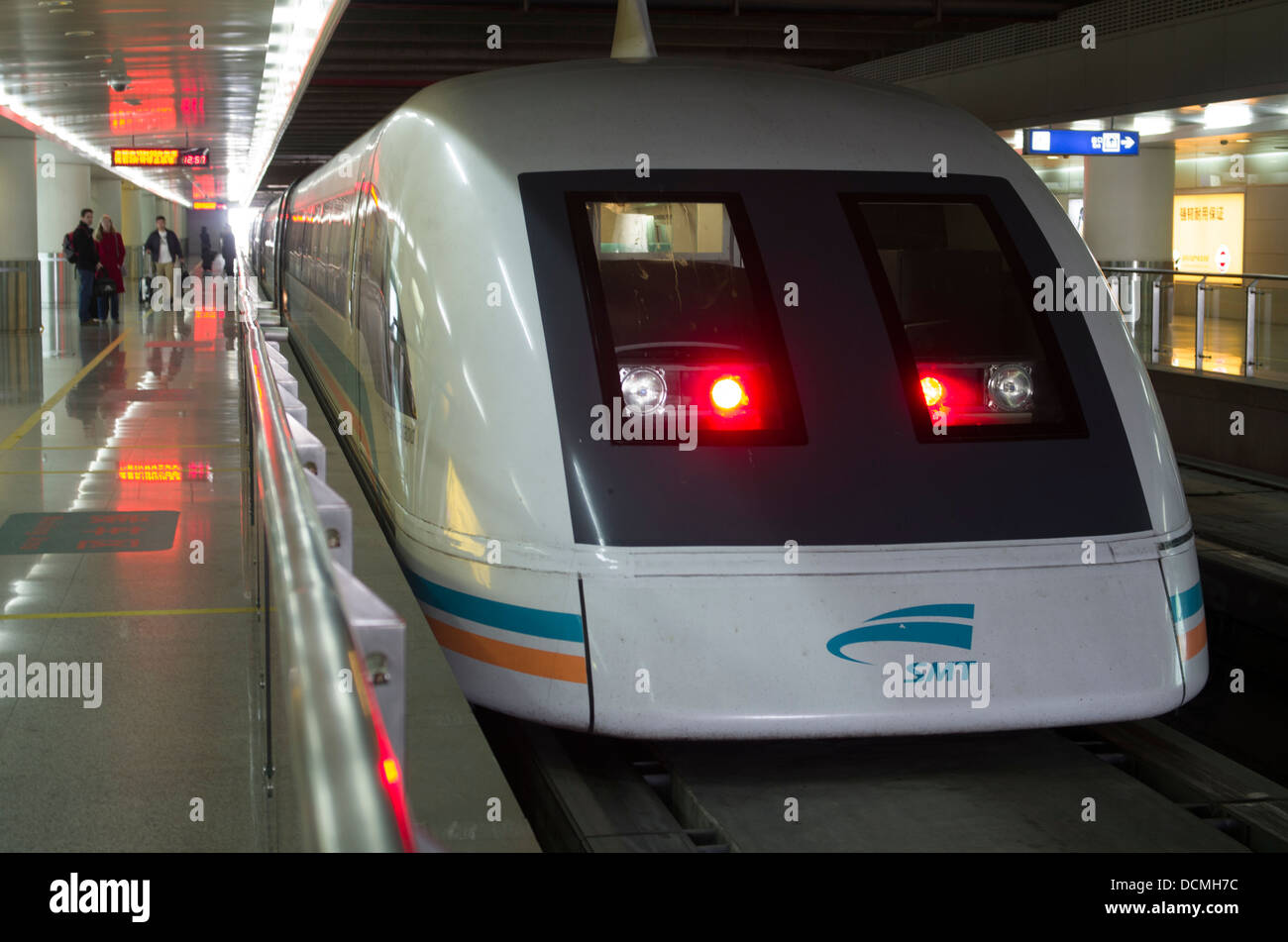 Shanghai Maglev Train ou Shanghai Transrapid, train à sustentation magnétique à partir de l'Aéroport International de Shanghai Pudong Banque D'Images