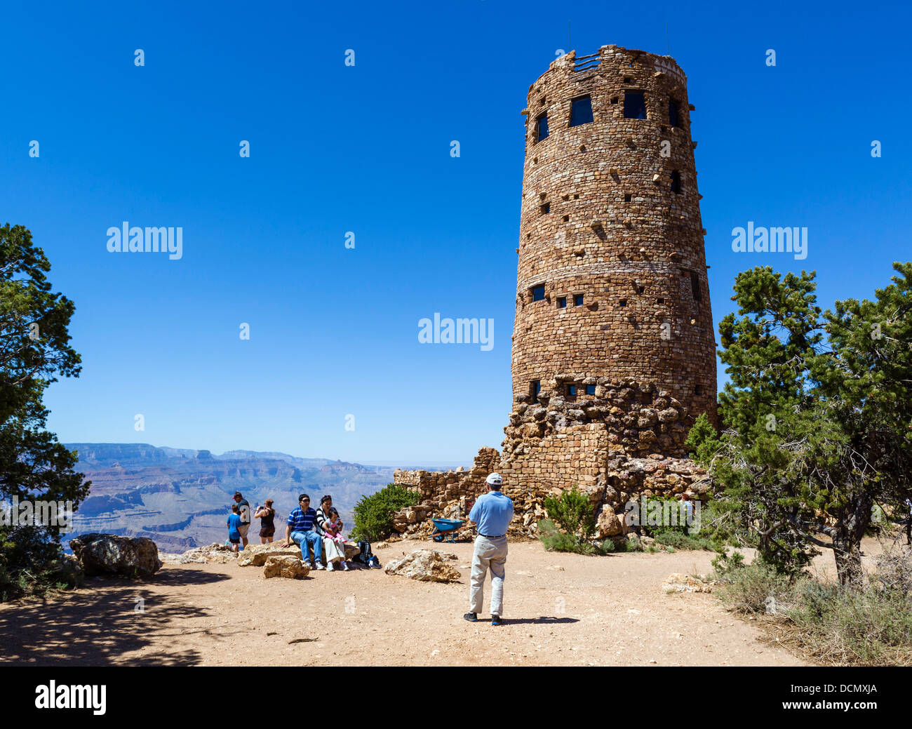 Les touristes à Desert View Watchtower, Rive Sud, le Parc National du Grand Canyon, Arizona, USA Banque D'Images